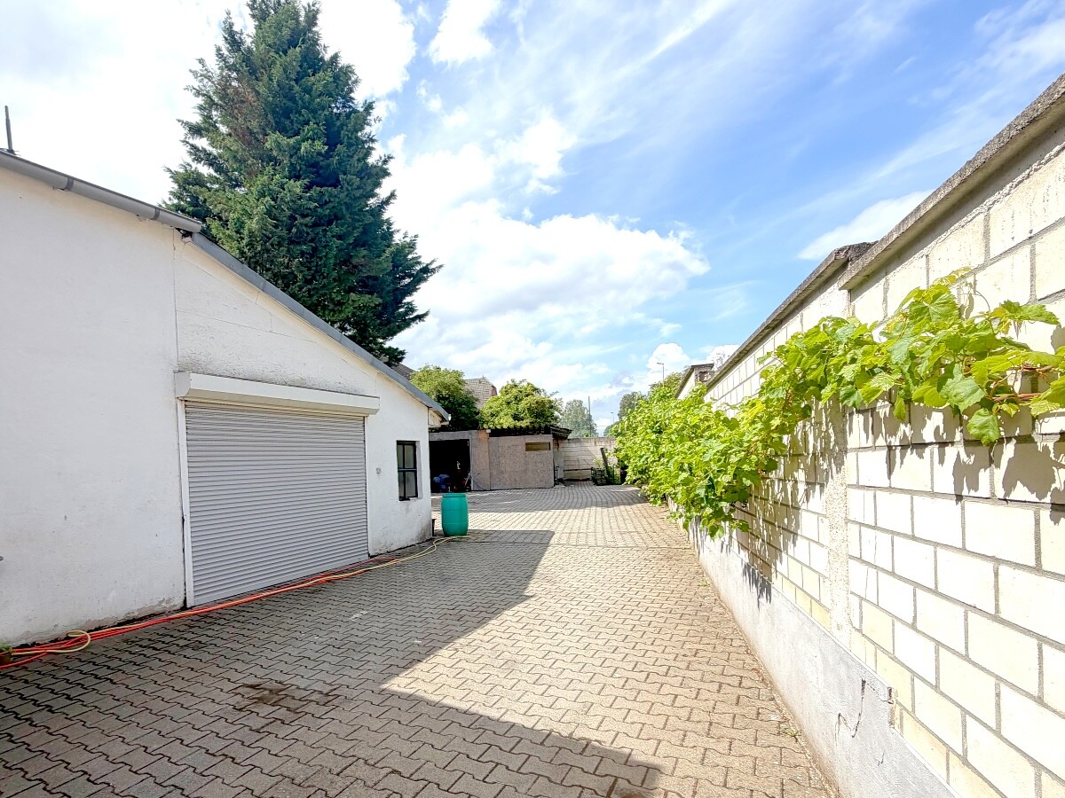 Hof/ Garage